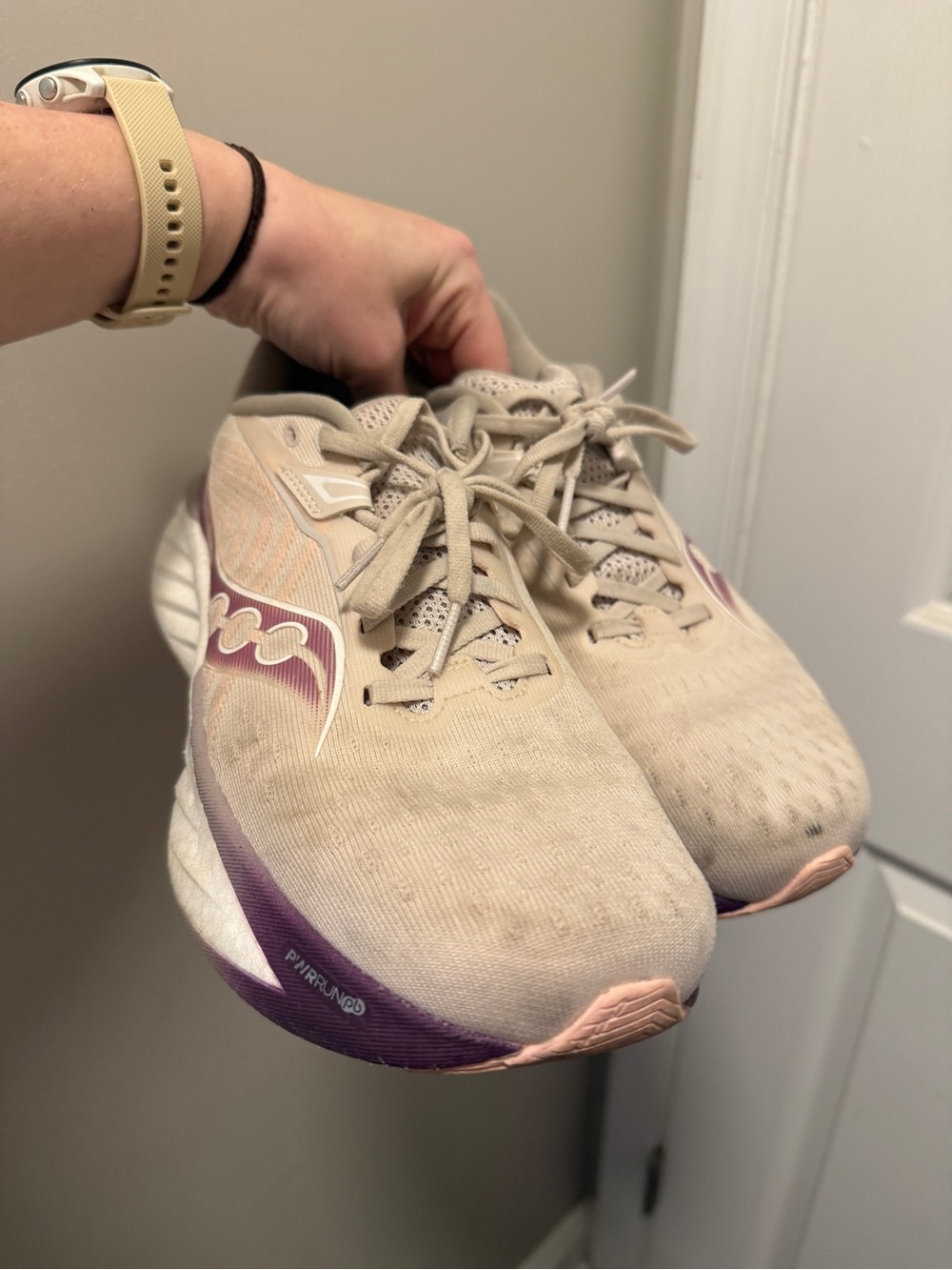 Saucony 22 Women’s - Size 10 Neutral Running Sneakers in Beige with Pink Accents